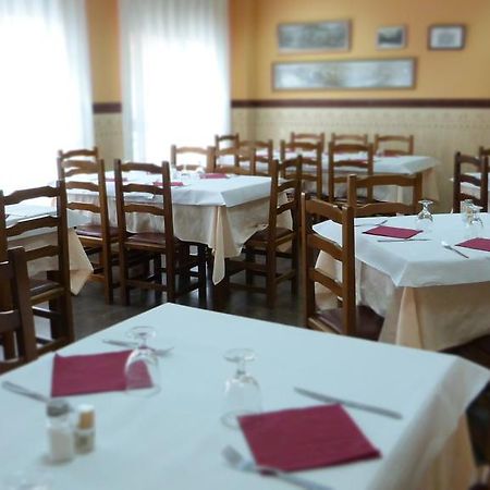 Hostal Restaurante La Masia Vila-real Buitenkant foto