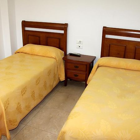 Hostal Restaurante La Masia Vila-real Buitenkant foto