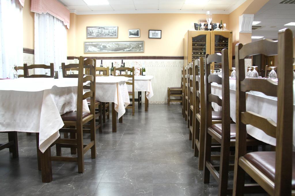 Hostal Restaurante La Masia Vila-real Buitenkant foto