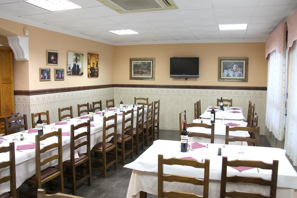 Hostal Restaurante La Masia Vila-real Buitenkant foto