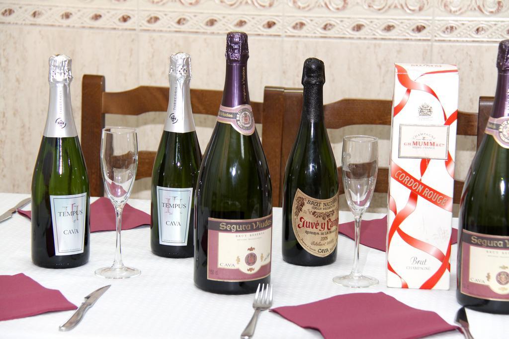 Hostal Restaurante La Masia Vila-real Buitenkant foto