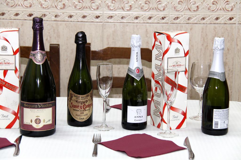 Hostal Restaurante La Masia Vila-real Buitenkant foto