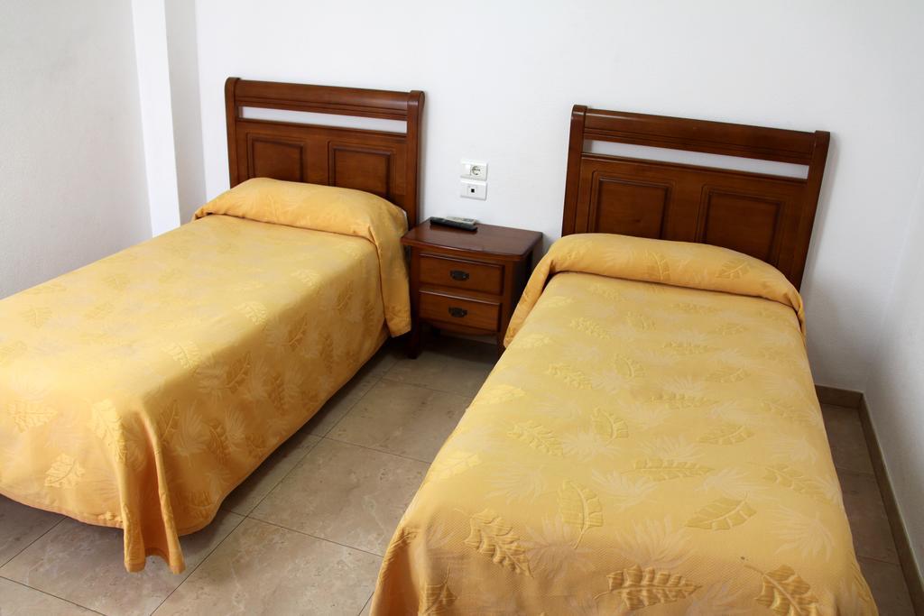 Hostal Restaurante La Masia Vila-real Buitenkant foto