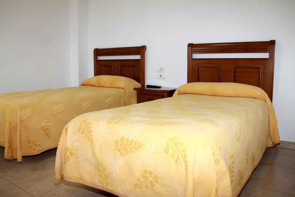 Hostal Restaurante La Masia Vila-real Buitenkant foto