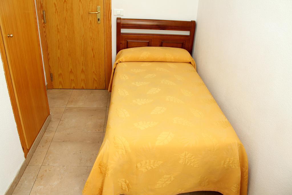 Hostal Restaurante La Masia Vila-real Buitenkant foto
