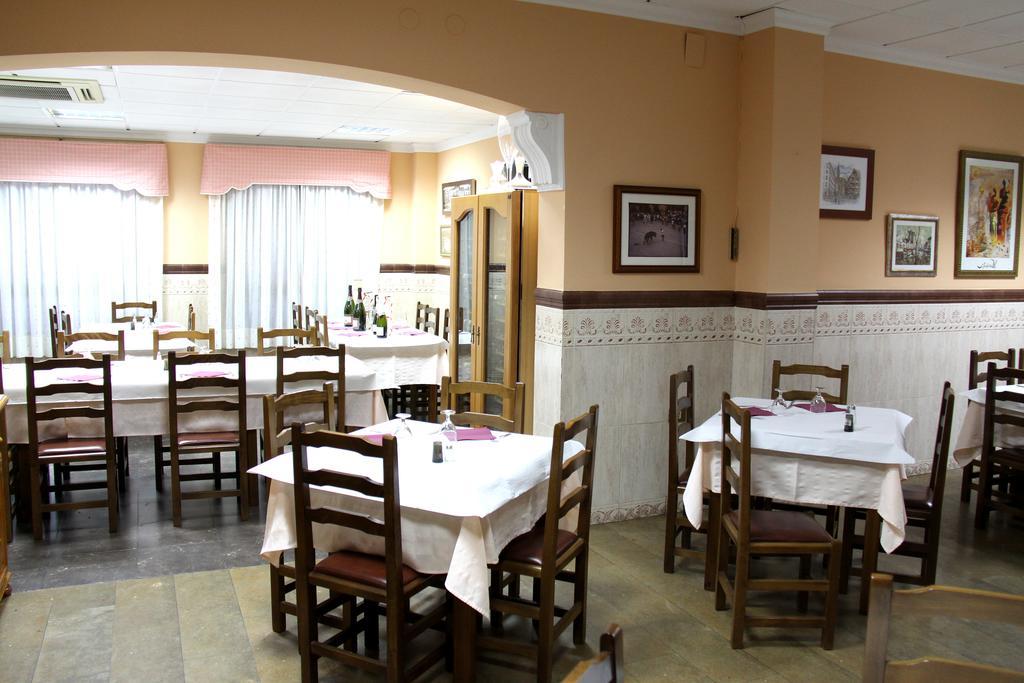 Hostal Restaurante La Masia Vila-real Buitenkant foto