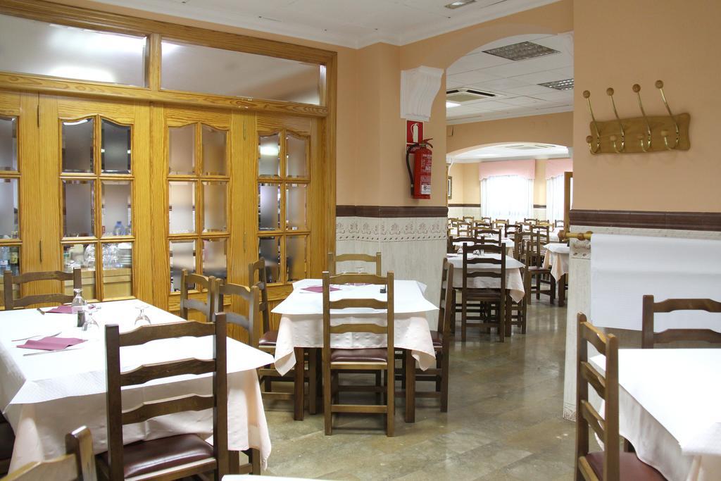 Hostal Restaurante La Masia Vila-real Buitenkant foto