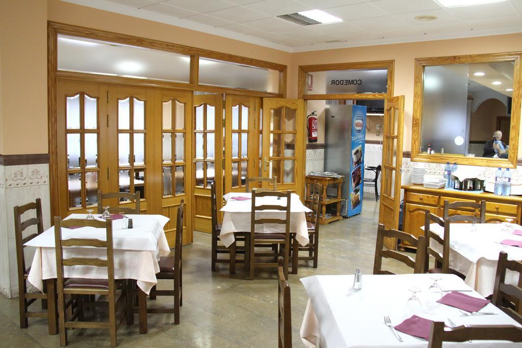 Hostal Restaurante La Masia Vila-real Buitenkant foto