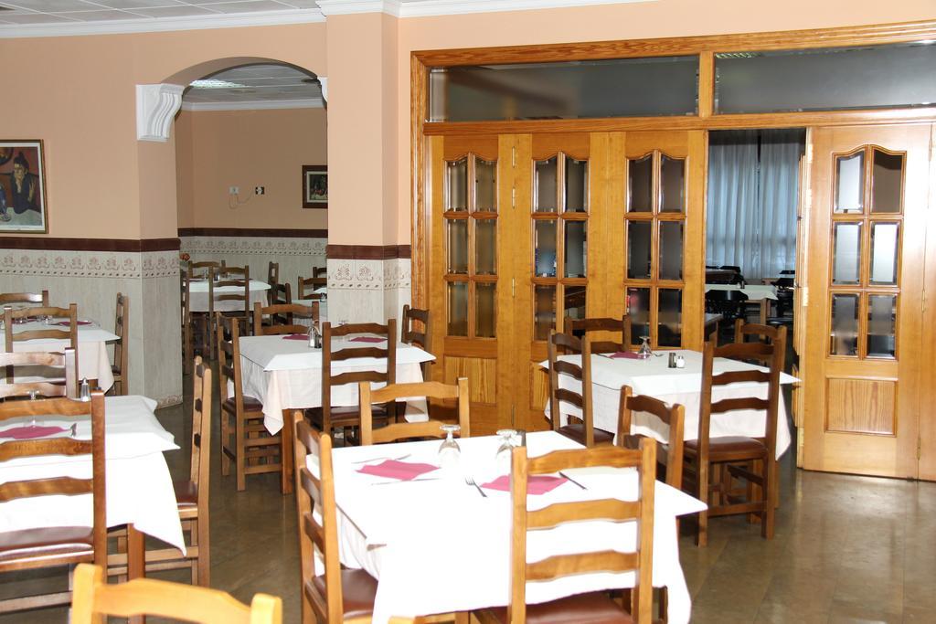 Hostal Restaurante La Masia Vila-real Buitenkant foto