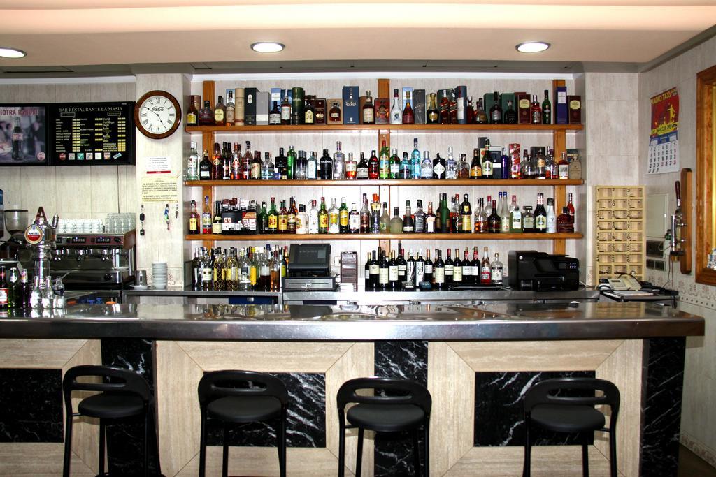 Hostal Restaurante La Masia Vila-real Buitenkant foto