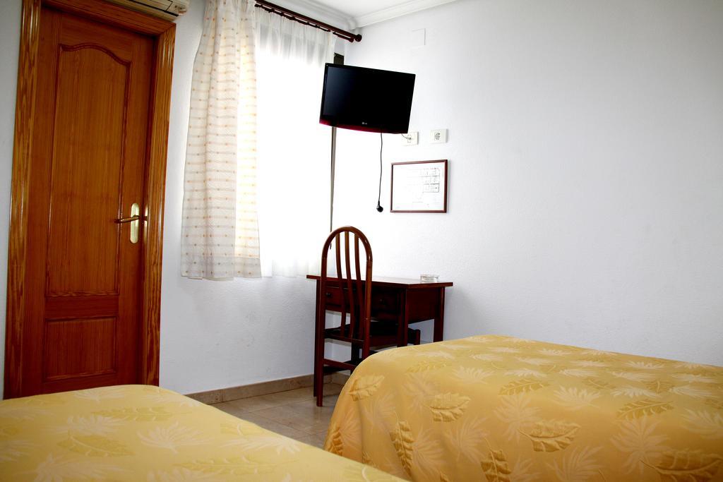 Hostal Restaurante La Masia Vila-real Buitenkant foto