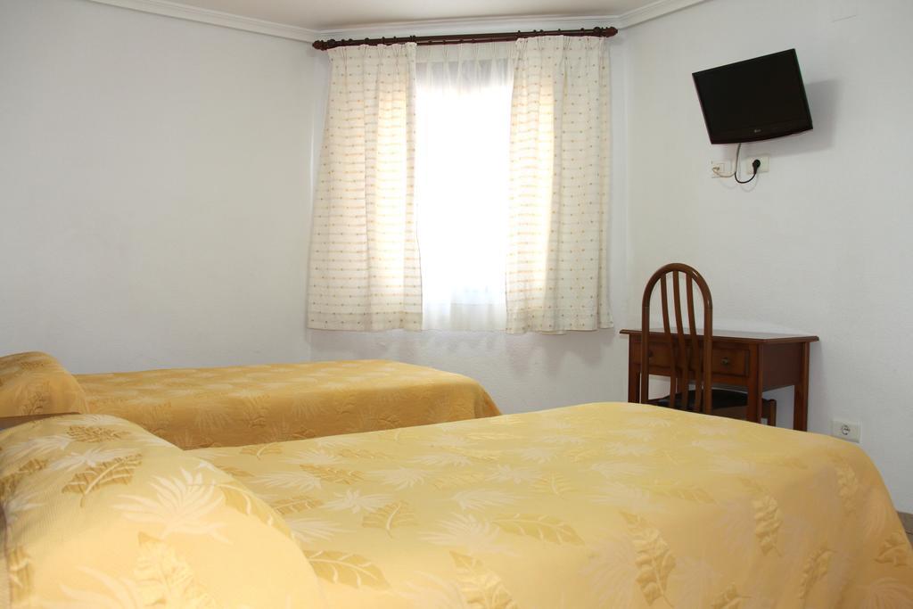 Hostal Restaurante La Masia Vila-real Buitenkant foto