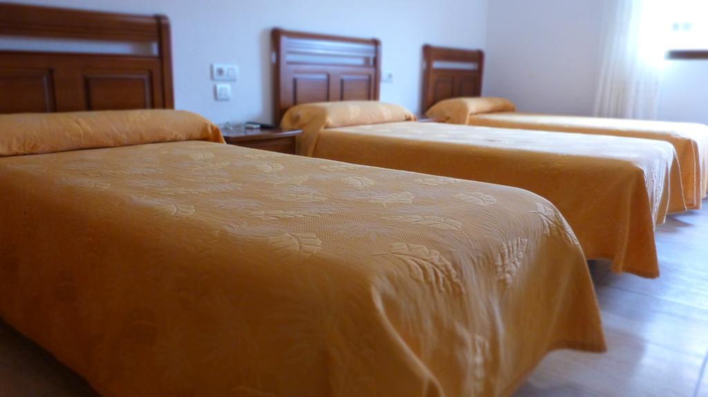 Hostal Restaurante La Masia Vila-real Buitenkant foto