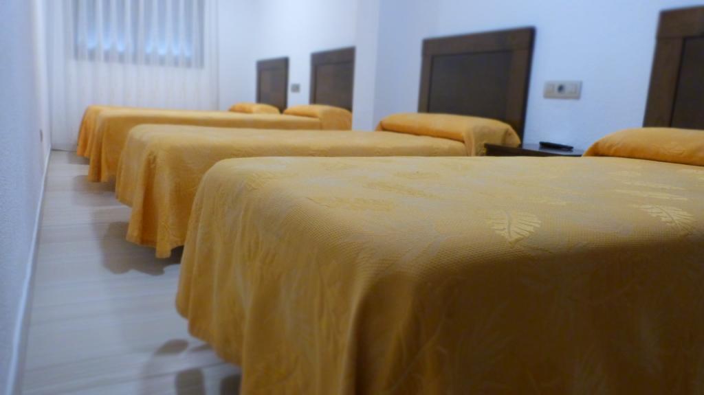 Hostal Restaurante La Masia Vila-real Buitenkant foto