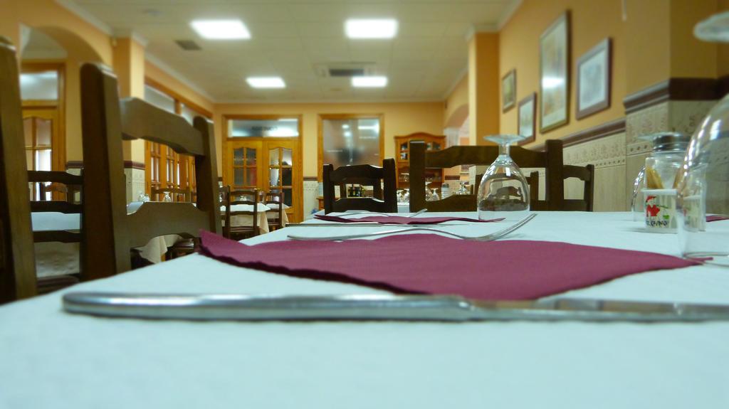 Hostal Restaurante La Masia Vila-real Buitenkant foto