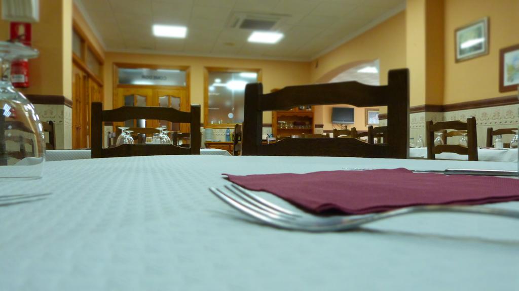 Hostal Restaurante La Masia Vila-real Buitenkant foto