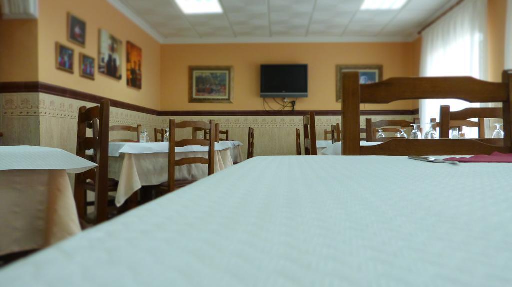 Hostal Restaurante La Masia Vila-real Buitenkant foto