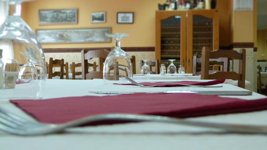Hostal Restaurante La Masia Vila-real Buitenkant foto