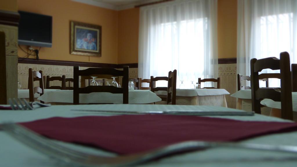 Hostal Restaurante La Masia Vila-real Buitenkant foto