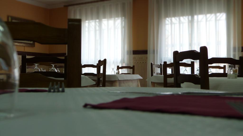 Hostal Restaurante La Masia Vila-real Buitenkant foto