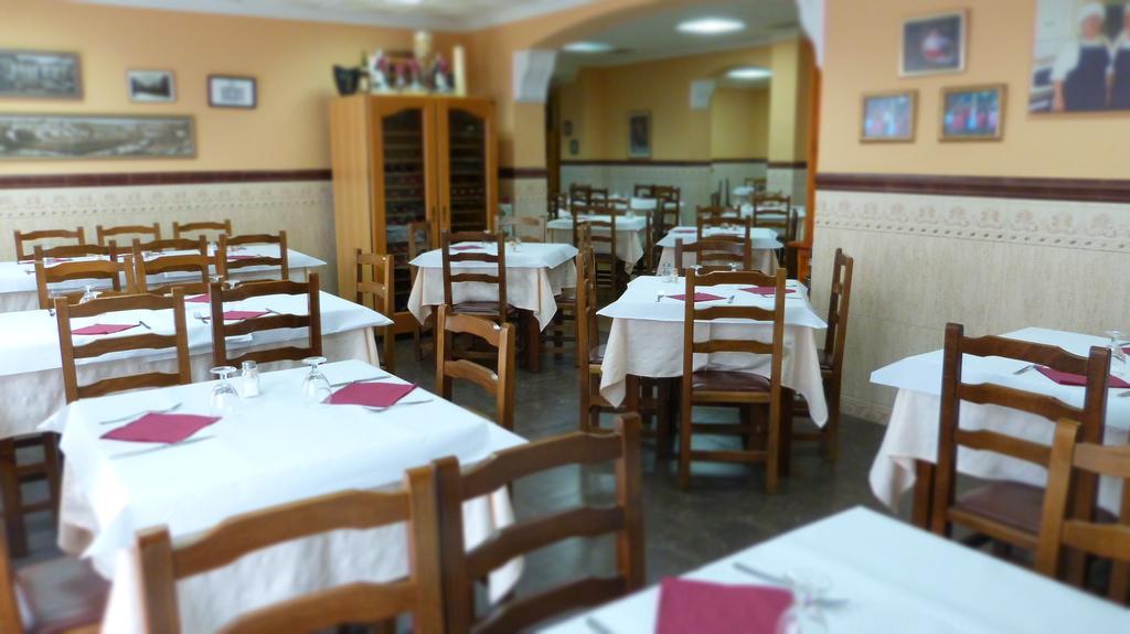 Hostal Restaurante La Masia Vila-real Buitenkant foto