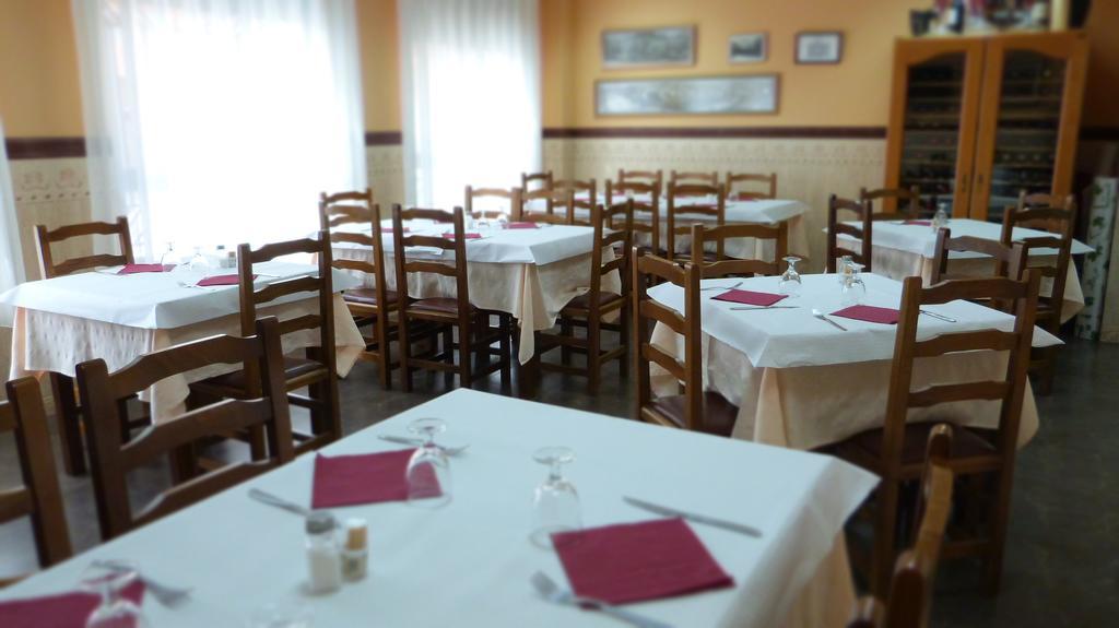Hostal Restaurante La Masia Vila-real Buitenkant foto