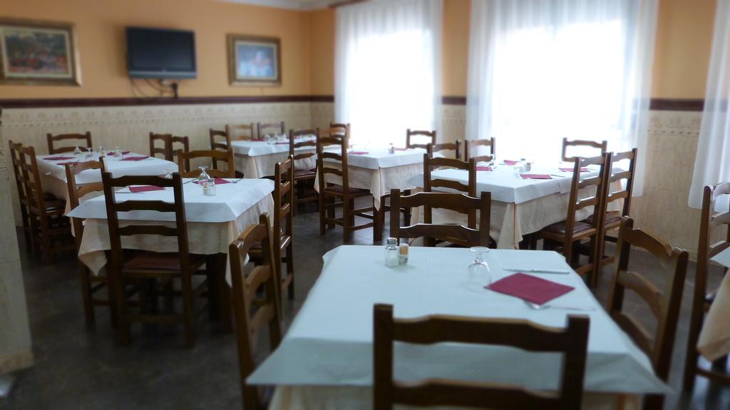 Hostal Restaurante La Masia Vila-real Buitenkant foto