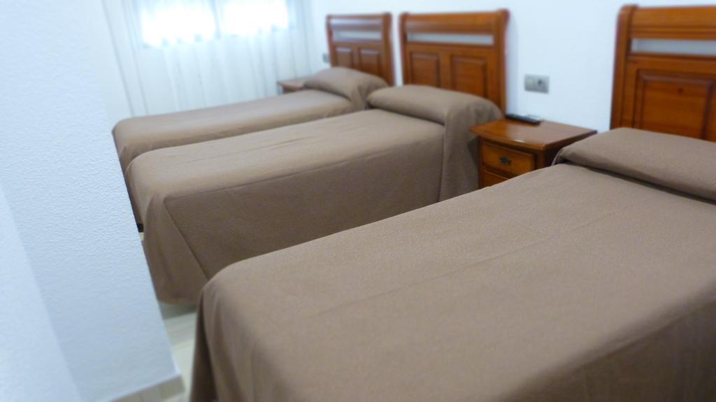 Hostal Restaurante La Masia Vila-real Buitenkant foto