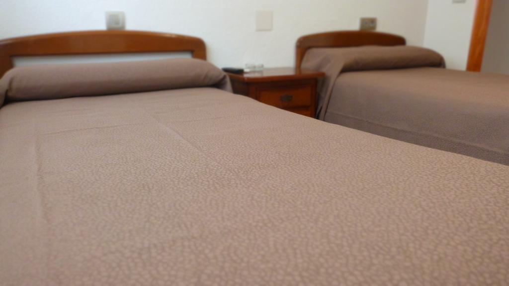 Hostal Restaurante La Masia Vila-real Buitenkant foto