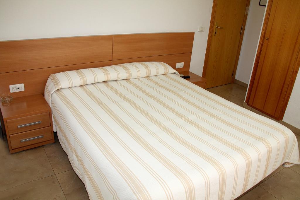Hostal Restaurante La Masia Vila-real Buitenkant foto