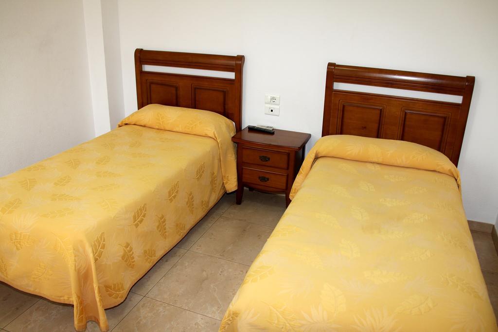 Hostal Restaurante La Masia Vila-real Buitenkant foto